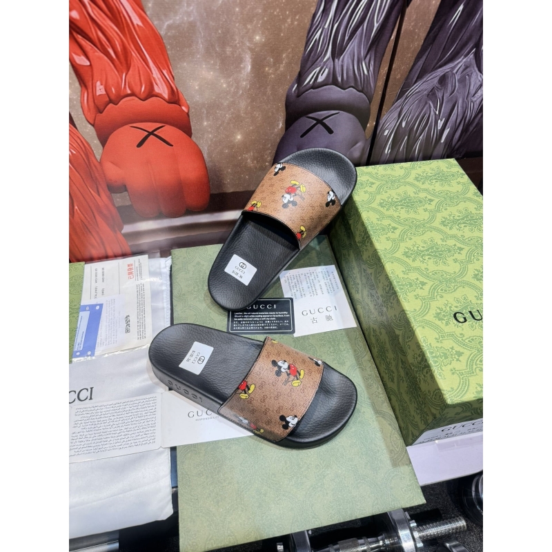 G*u*i slippers